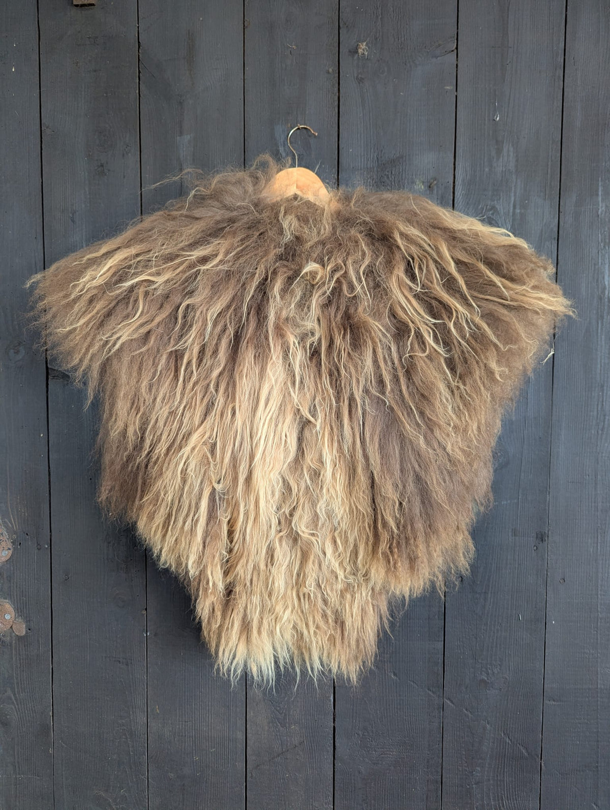 Viking Fur Cloak Brown XL – Real Icelandic Sheepskin – Wikinger Fellumhang – Rustikal Wild – Einzelstück 617