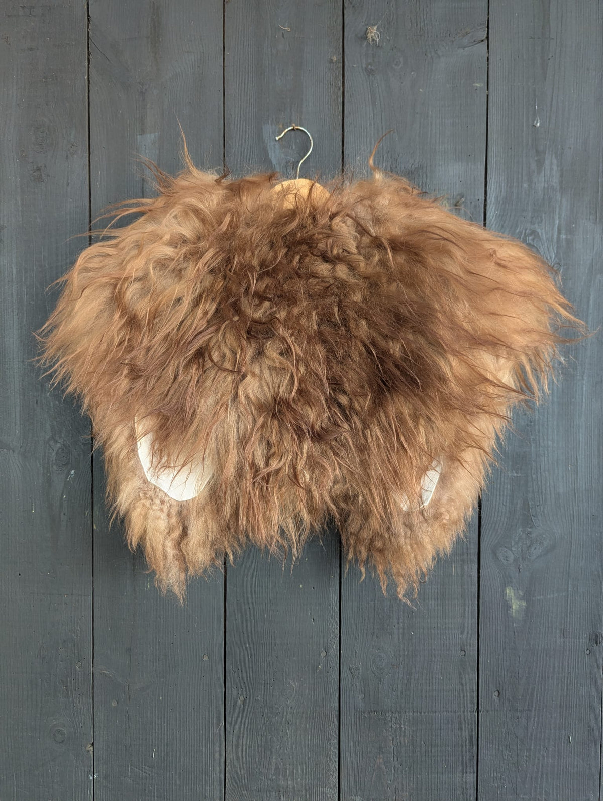 Viking Shoulder Fur Copper Brown – Real Sheepskin – Wikinger Schulterfell – Rustikal Wild – Einzelstück 628