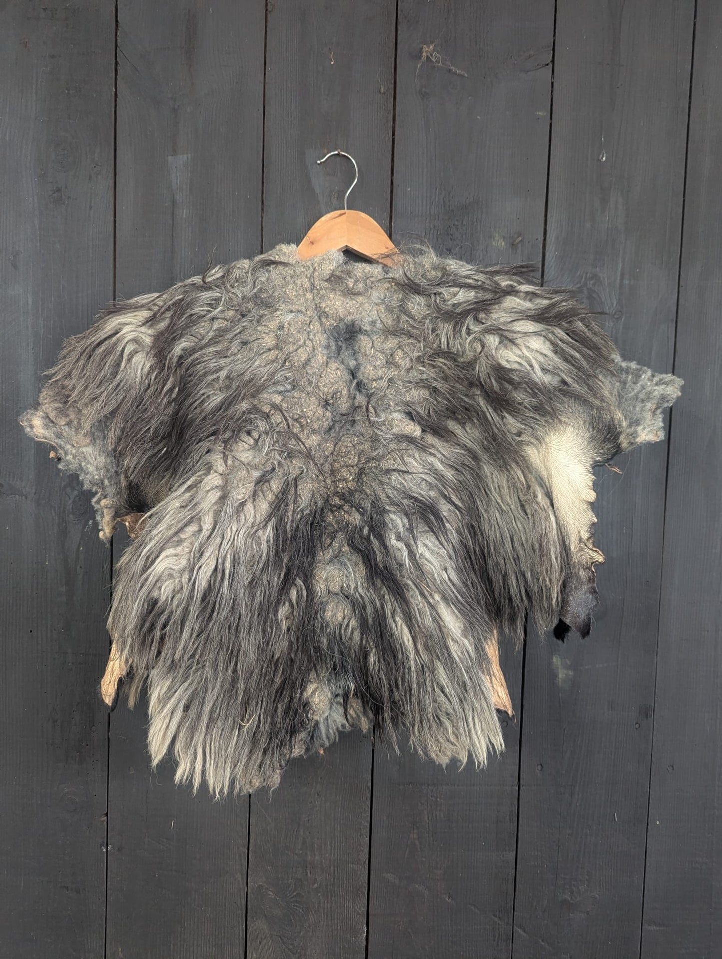 Viking Fur Cloak Grey XL – Real Heidschnucke Sheepskin – Wikinger Fellumhang – Einzelstück 723