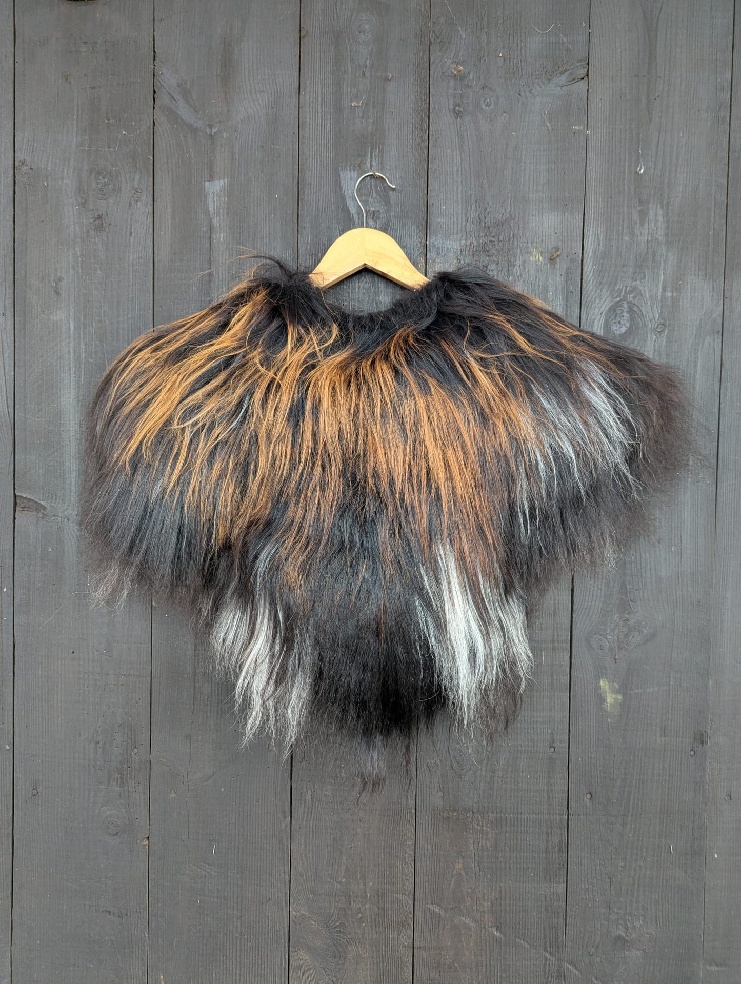Vikinger-Schulterfell – Echtes Schaffell für LARP, Mittelalter & Karneval – Unikat – Artikel 835
