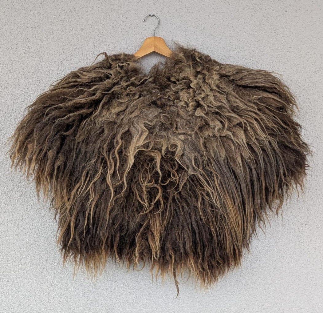Viking Fur Cloak Real Sheepskin Shoulder Cape – Wikinger Schulterfell – One of a Kind – Item 867