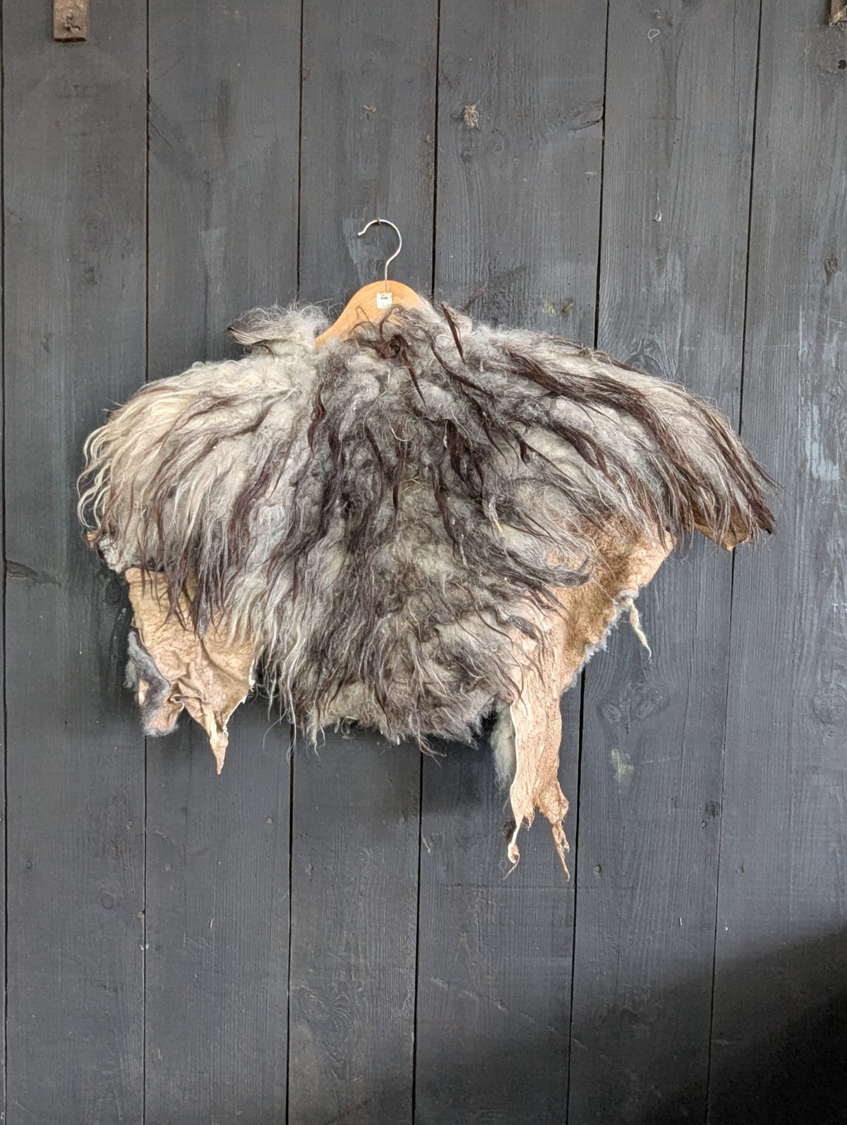 Wide Viking Shoulder Fur – Real Heidschnucke Sheepskin – LARP Orc Barbarian Halloween – Einzelstück H27