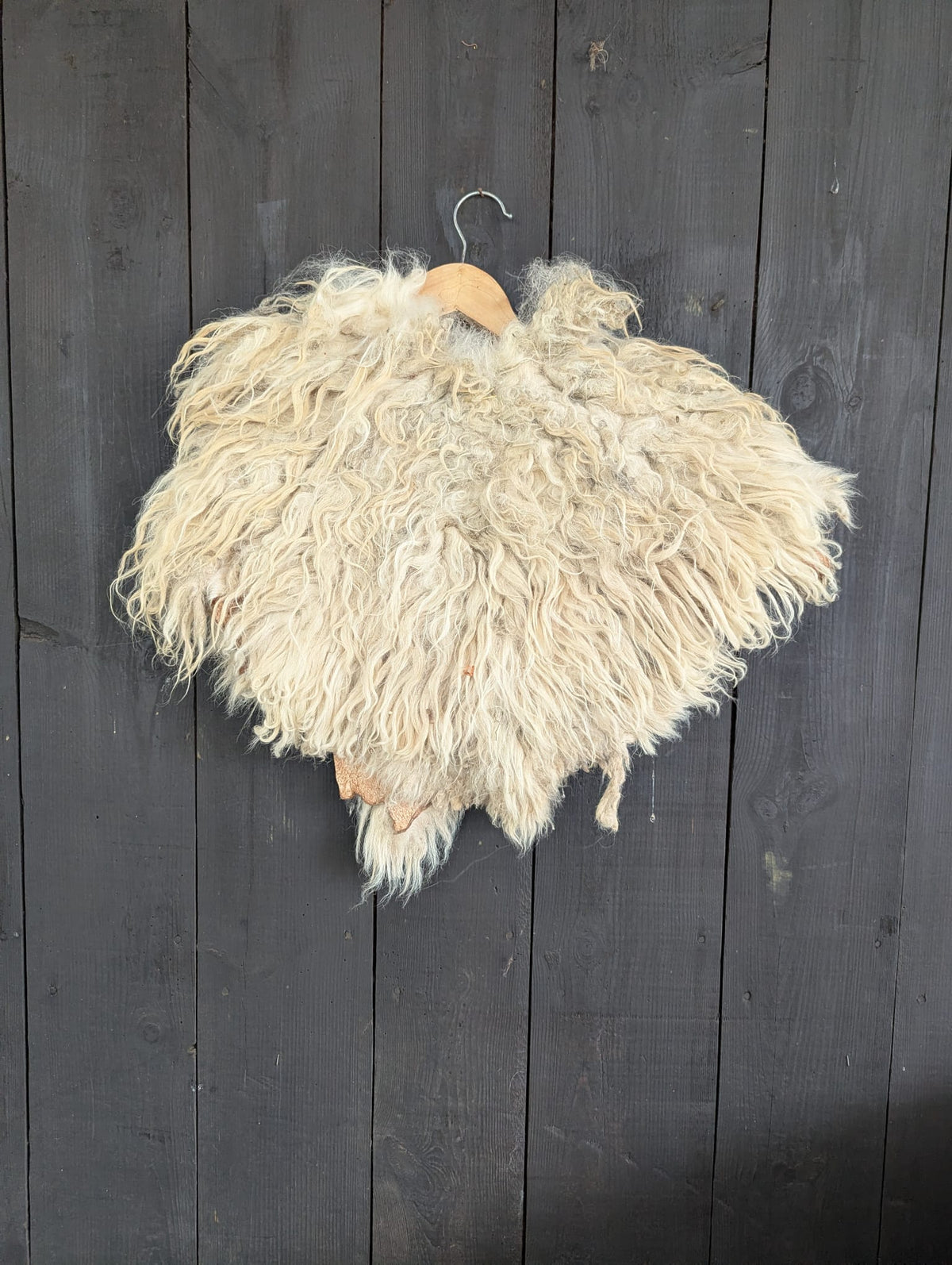 Viking Shoulder Fur Natural – Real Heidschnucke Sheepskin – Wikinger Schulterfell – Mittelalter – Einzelstück H7