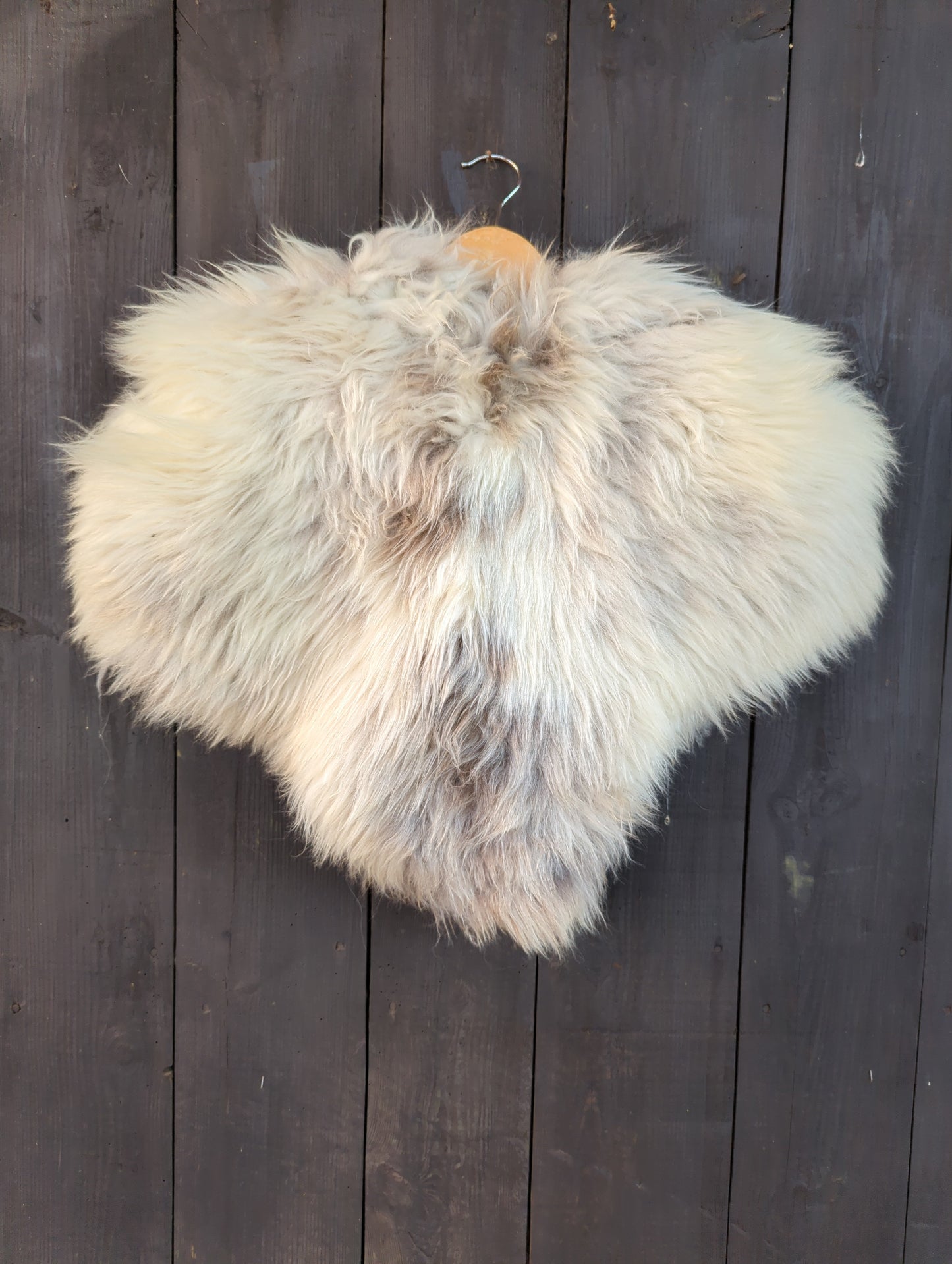 Fellumhang Schaf weiß mit braungrau Einzelstück 547