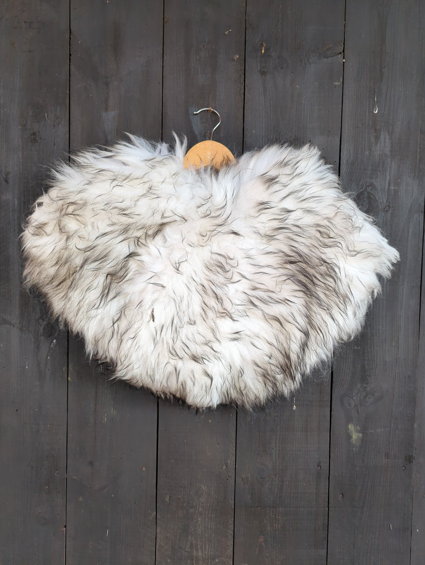 SF 527 Schulterfell XL weiß mit schwarzen Spitzen