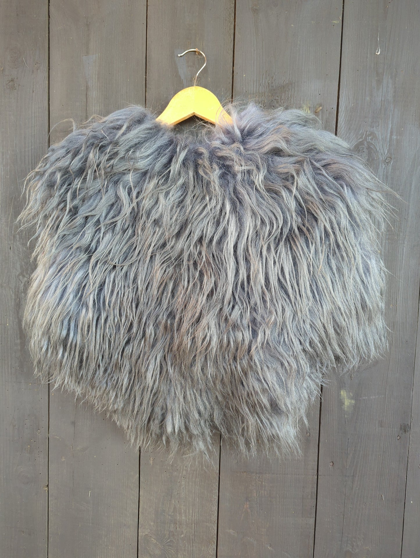 Fellumhang Islandschaf silbergrau Einzelstück 553