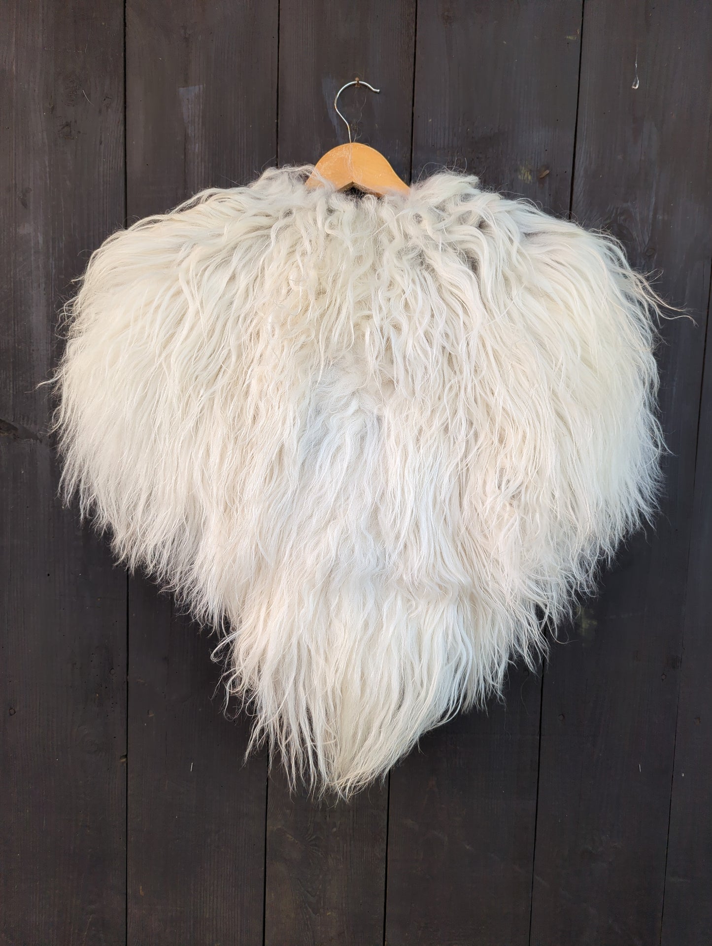 Fellumhang 535 Islandschaf weiß gelockt mit grauem Unterfell