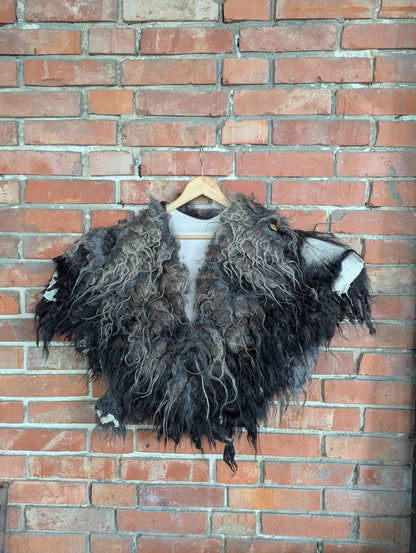 XXL Viking Shoulder Fur Grey Black – Real Scandinavian Heidschnucke – Wikinger Schulterfell – Rustikal Wild – Einzelstück 604