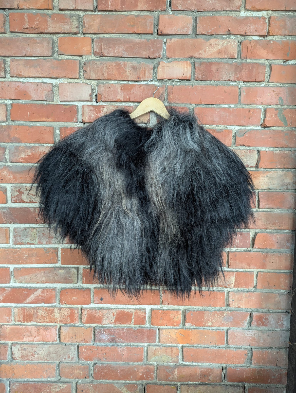 XXL Viking Fur Cape Black Grey – Real Scandinavian Heidschnucke – Wikinger Fellumhang – Krieger Dark – Einzelstück 607