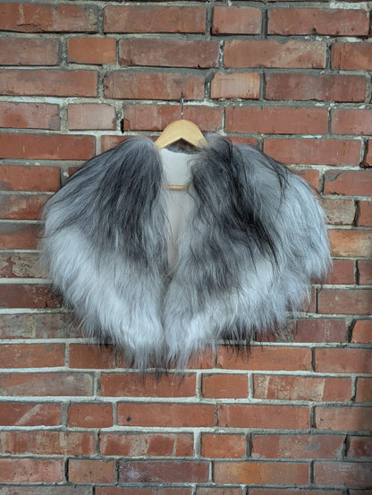Viking Shoulder Fur Grey Black – Real Icelandic Sheepskin – Wikinger Schulterfell – Nordic Ice – Einzelstück 608