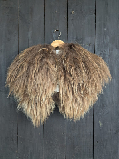 Viking Shoulder Fur Brown – Real Icelandic Sheepskin – Wikinger Schulterfell – Rustikal Wild – Einzelstück 616