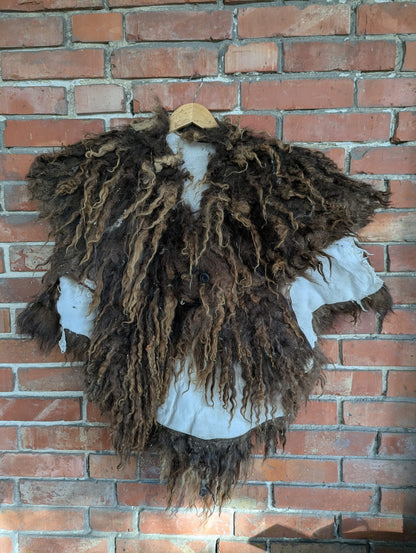 Viking Fur Cloak Dark Brown XXL – Real Scandinavian Sheepskin – Metal Brooch – Wikinger Fellumhang –  622