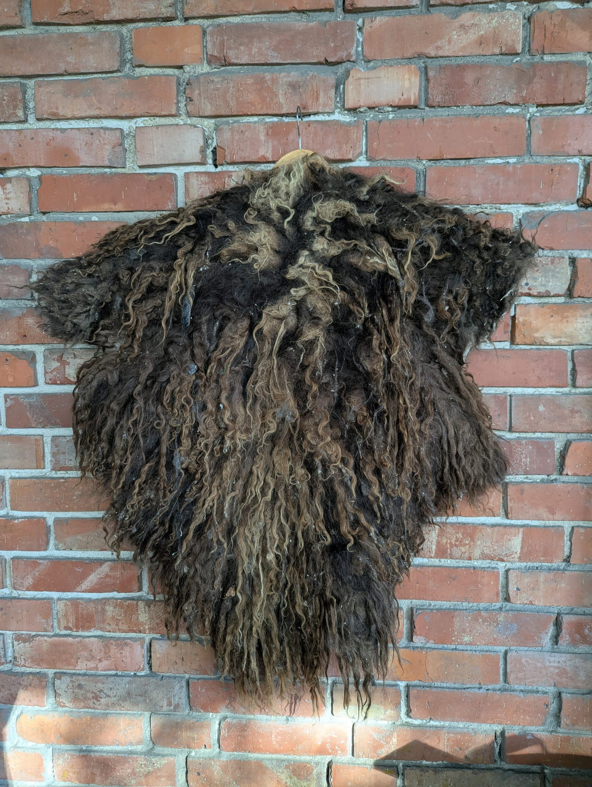 Viking Fur Cloak Dark Brown XXL – Real Scandinavian Sheepskin – Metal Brooch – Wikinger Fellumhang –  622