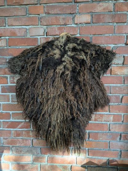 Viking Fur Cloak Dark Brown XXL – Real Scandinavian Sheepskin – Metal Brooch – Wikinger Fellumhang –  622