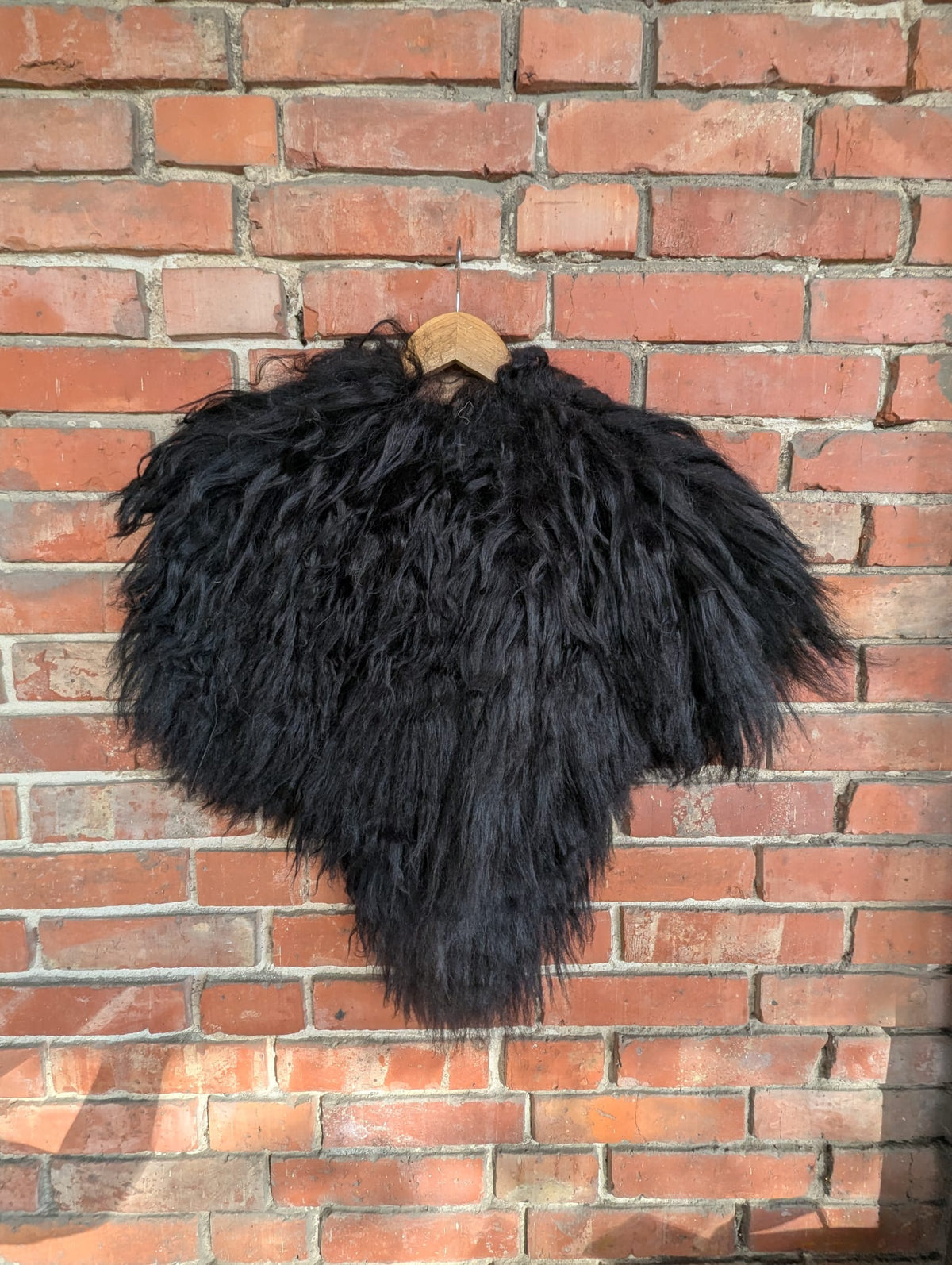 Viking Fur Cloak Black White – Real Icelandic Sheepskin – Wikinger Fellumhang – Krieger Dark – Einzelstück 624
