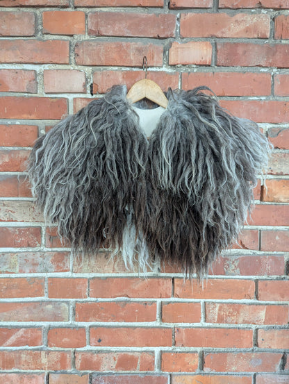 Viking Shoulder Fur Grey Brown – Real Scandinavian Sheepskin – Wikinger Schulterfell – Nordic Ice – Einzelstück 625