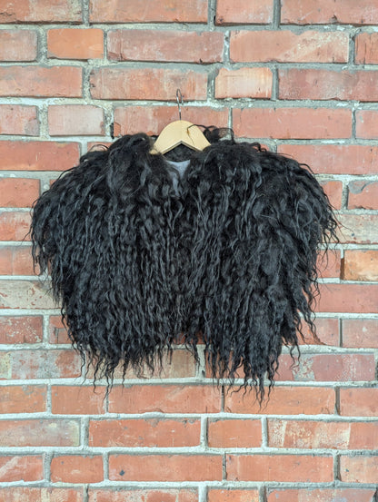 Viking Shoulder Fur Black – Real Icelandic Sheepskin – Wikinger Schulterfell – Krieger Dark – Einzelstück 634