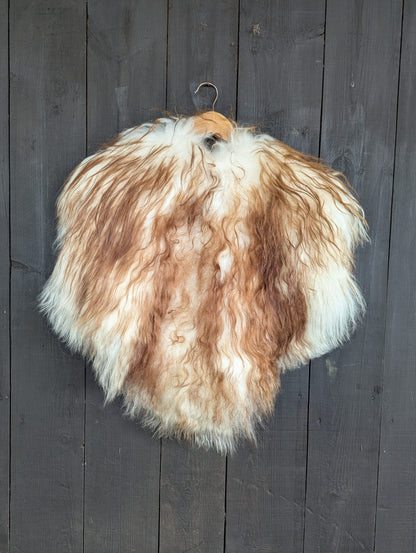 Viking Fur Cloak White Brown – Real Sheepskin – Wikinger Fellumhang – Rustikal Wild – Einzelstück 635