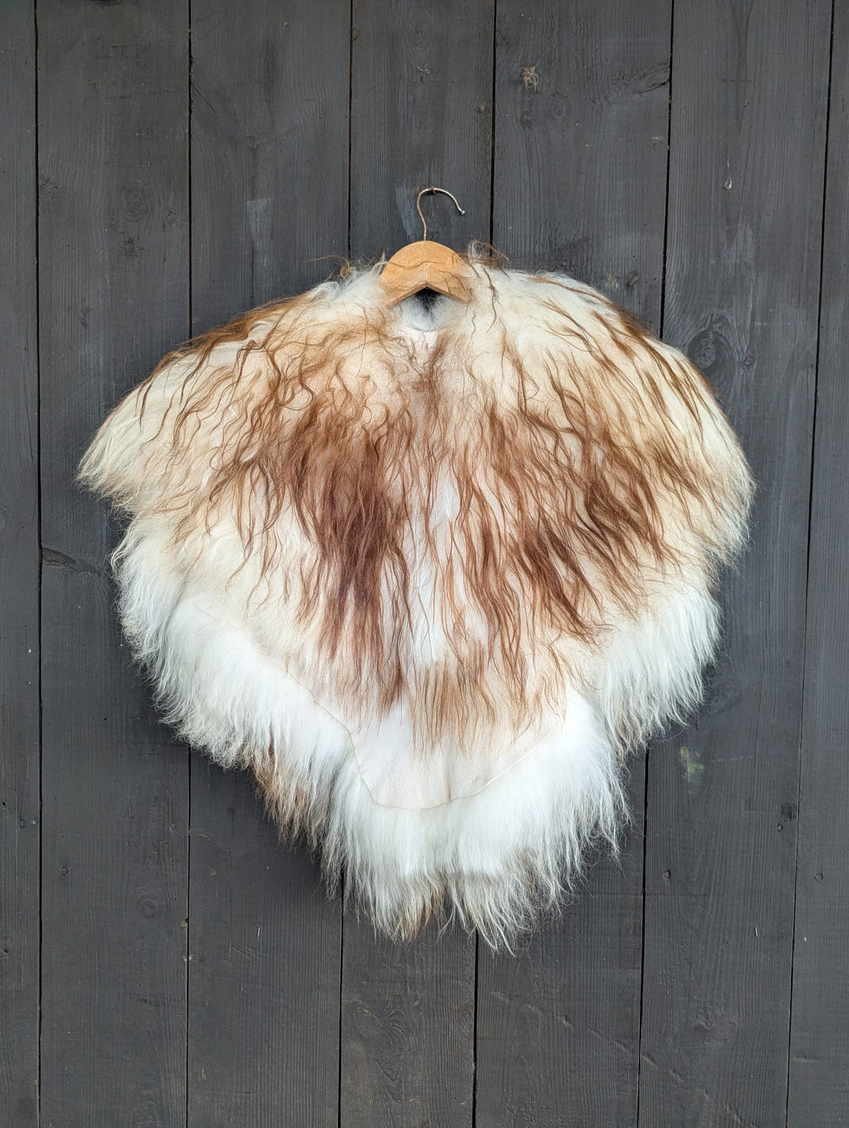 Viking Fur Cloak White Brown – Real Sheepskin – Wikinger Fellumhang – Rustikal Wild – Einzelstück 635