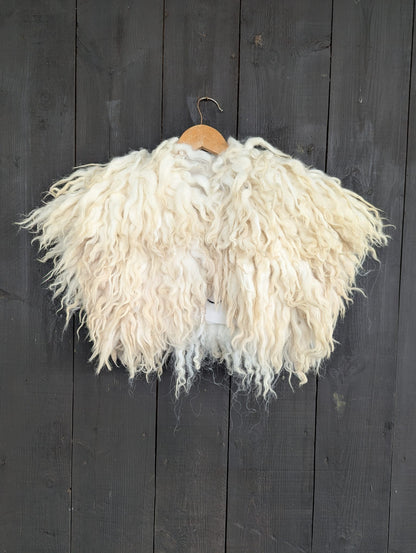 Viking Shoulder Fur Ivory White – Real Sheepskin – Wikinger Schulterfell – Nordic Ice – Einzelstück 637