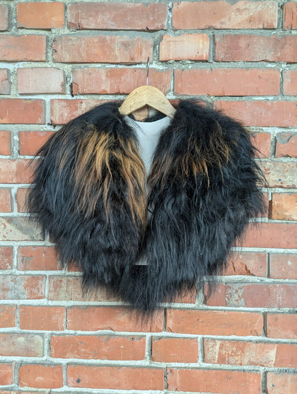 Viking Shoulder Fur Black Brown – Real Icelandic Sheepskin – Wikinger Schulterfell – Krieger Dark – Einzelstück 638
