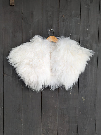 Viking Shoulder Fur Pure White – Real Sheepskin – Wikinger Schulterfell – Nordic Ice – Einzelstück 644