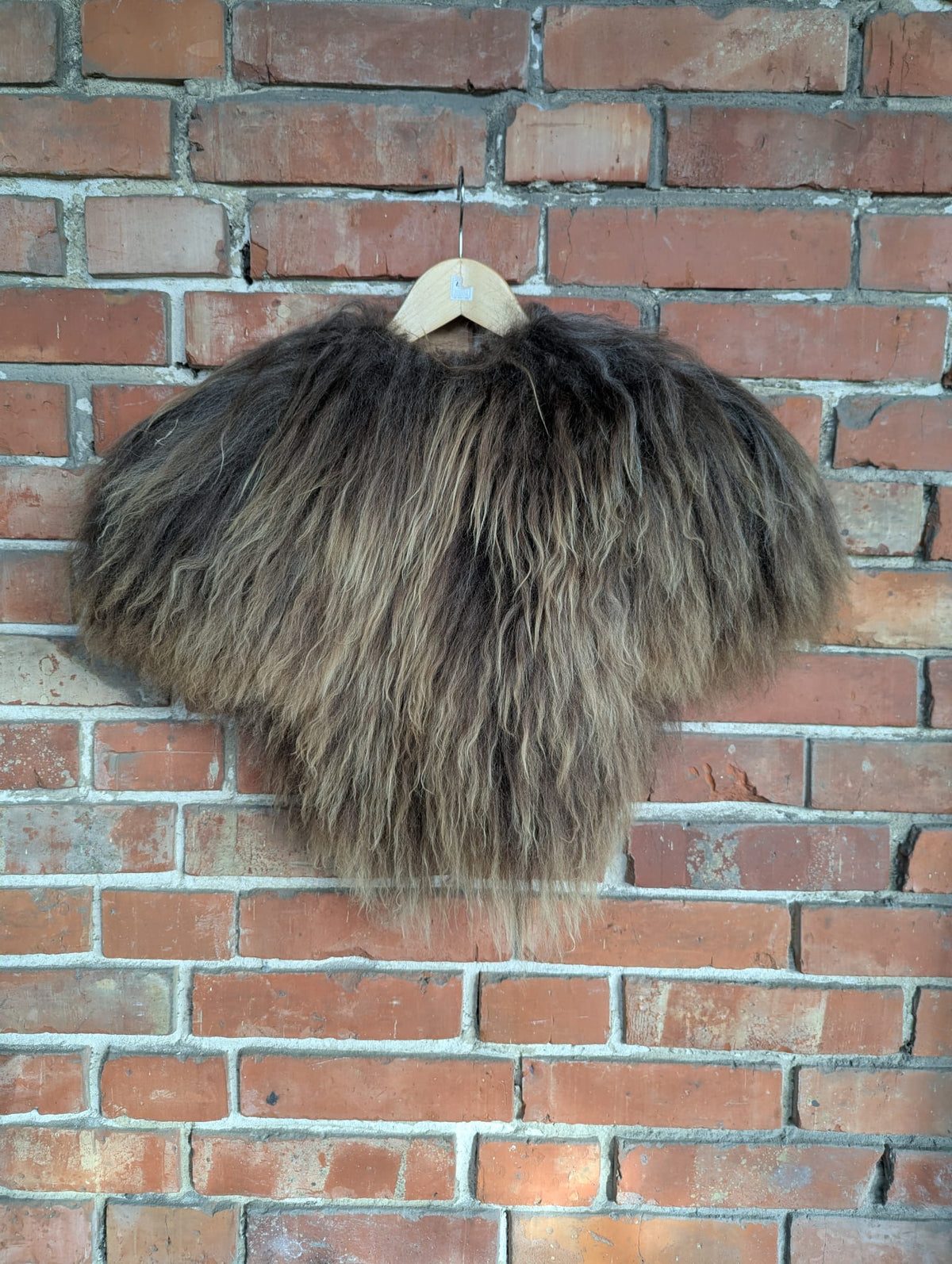 Viking Shoulder Fur Brown Grey – Real Icelandic Sheepskin – Wikinger Schulterfell – Rustikal Wild – Einzelstück 645