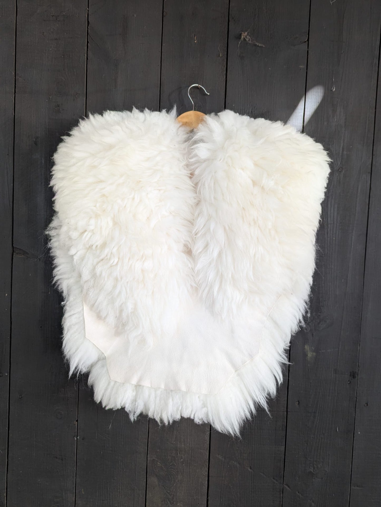 Fellumhang weißes Schaffell – Viking Fur Cape – Nordic – Einzelstück  704