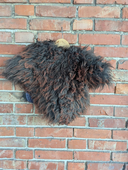 Viking Shoulder Fur “Lava” – Schulterfell Schaffell Dark Grey Red – Krieger | Dark – Einzelstück  705