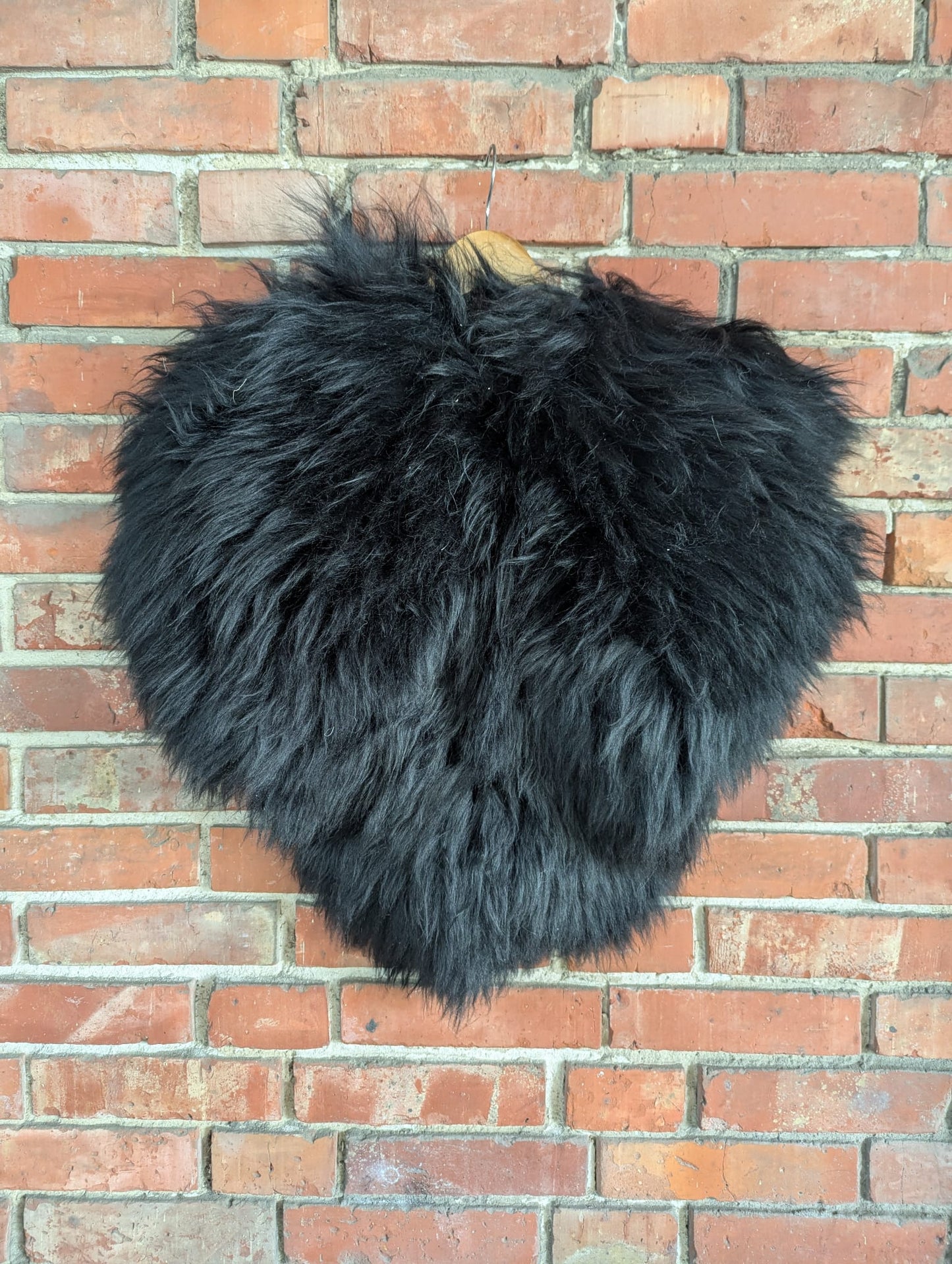 Viking Shoulder Fur Black – Schulterfell Schaffell Schwarz – Krieger | Dark – Einzelstück 707