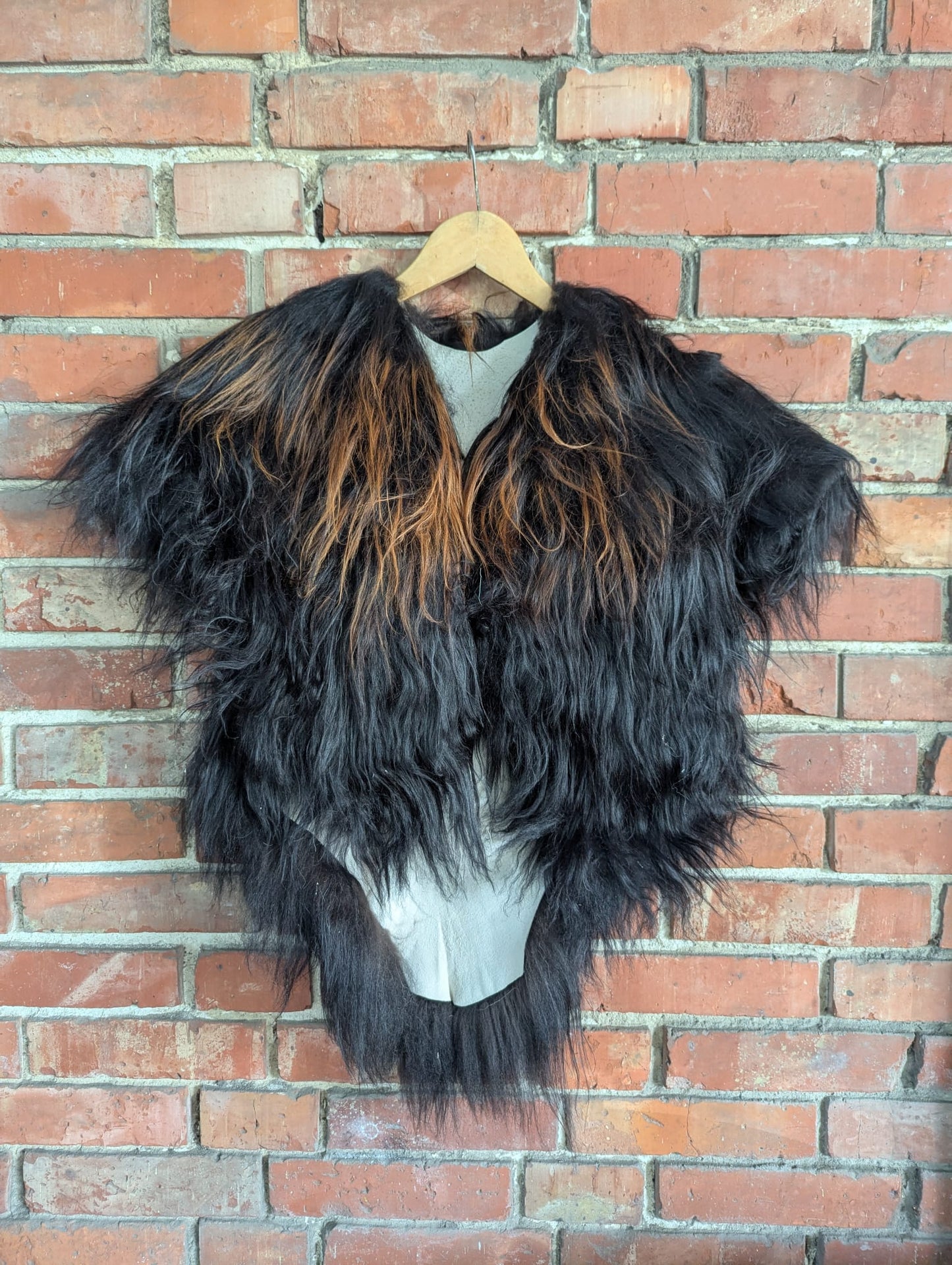 Viking Fur Cape – Islandschaf Black Red Brown – Krieger | Dark – Einzelstück 709