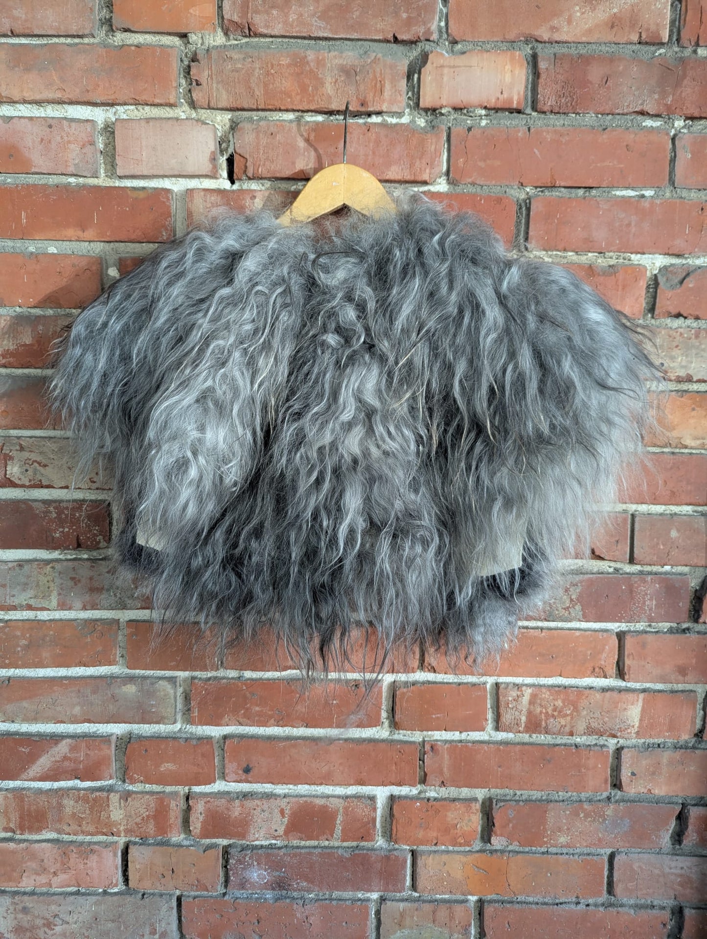 Viking Shoulder Fur Silver Grey – Schulterfell Gotland & Islandschaf Grau – Nordic | Ice – Einzelstück 710