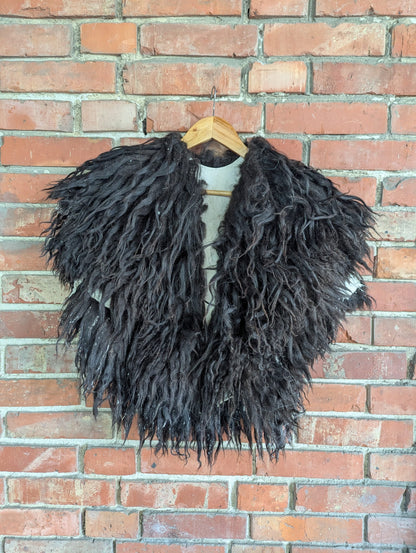 Viking Fur Cape XL – Skandinavische Wildschnucke Dark Brown – Krieger | Dark – Einzelstück 713