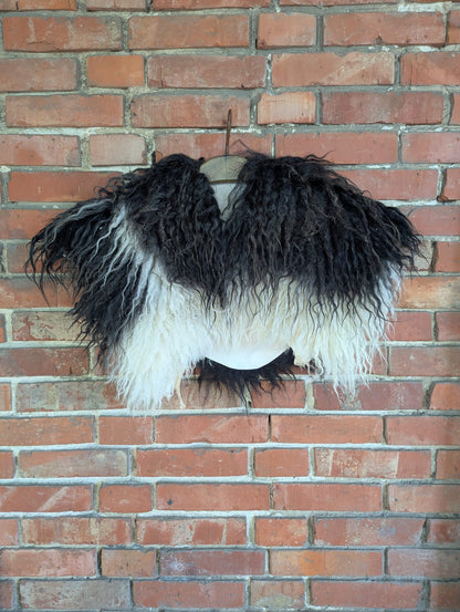 Viking Shoulder Fur – Scandinavian Sheepskin-  Black & White – Rustikal | Wild – Einzelstück 717