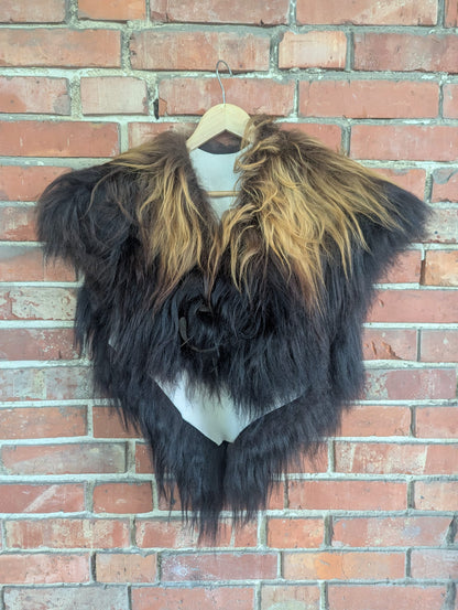 Viking Fur Cloak XL – Icelandic Sheepskin Black & Red Brown – Rustikal | Wild – Einzelstück 718
