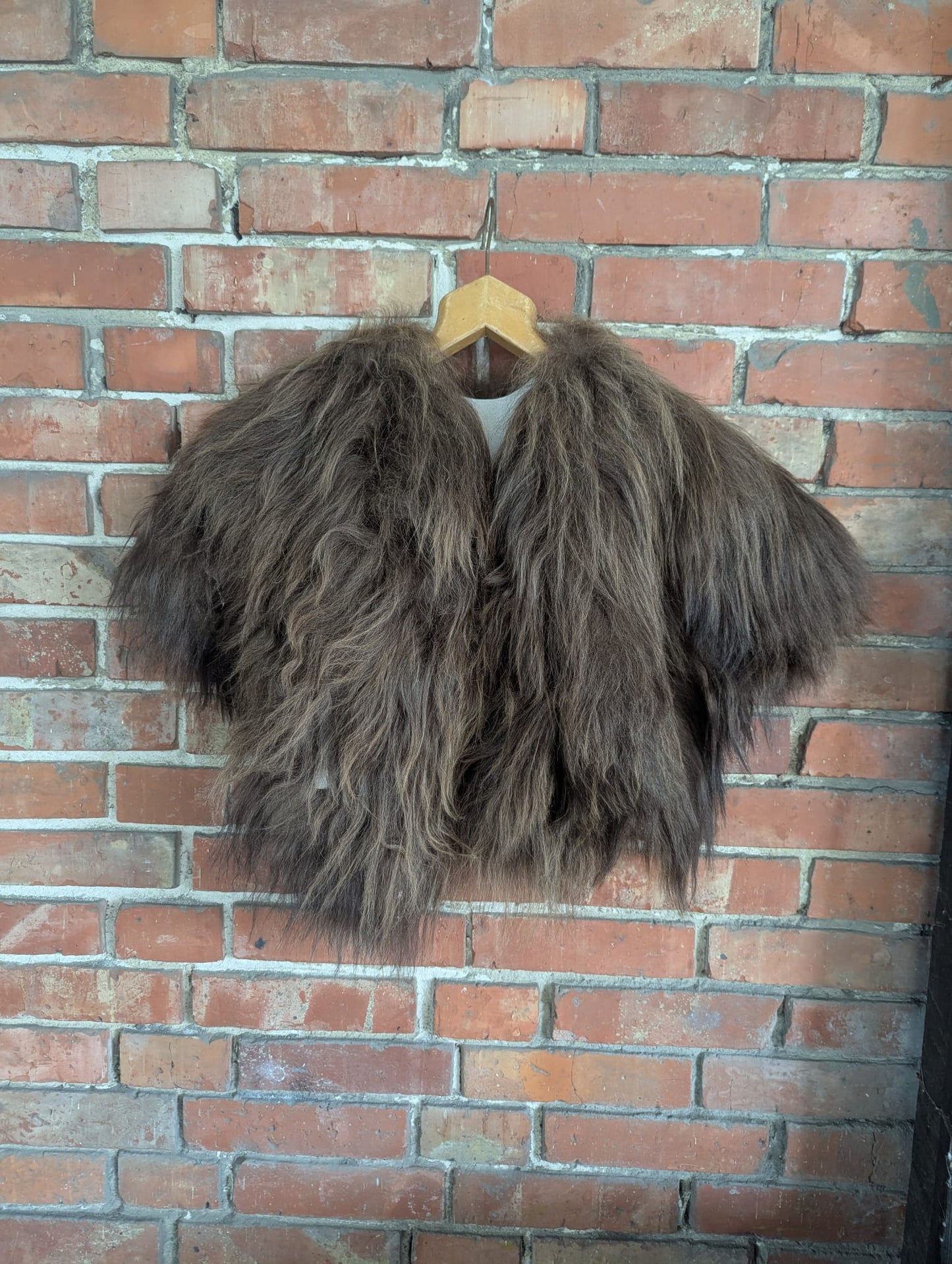 Viking Fur Cloak Brown XL – Real Icelandic Sheepskin – Wikinger Fellumhang – Mittelalter Fell – Einzelstück 721