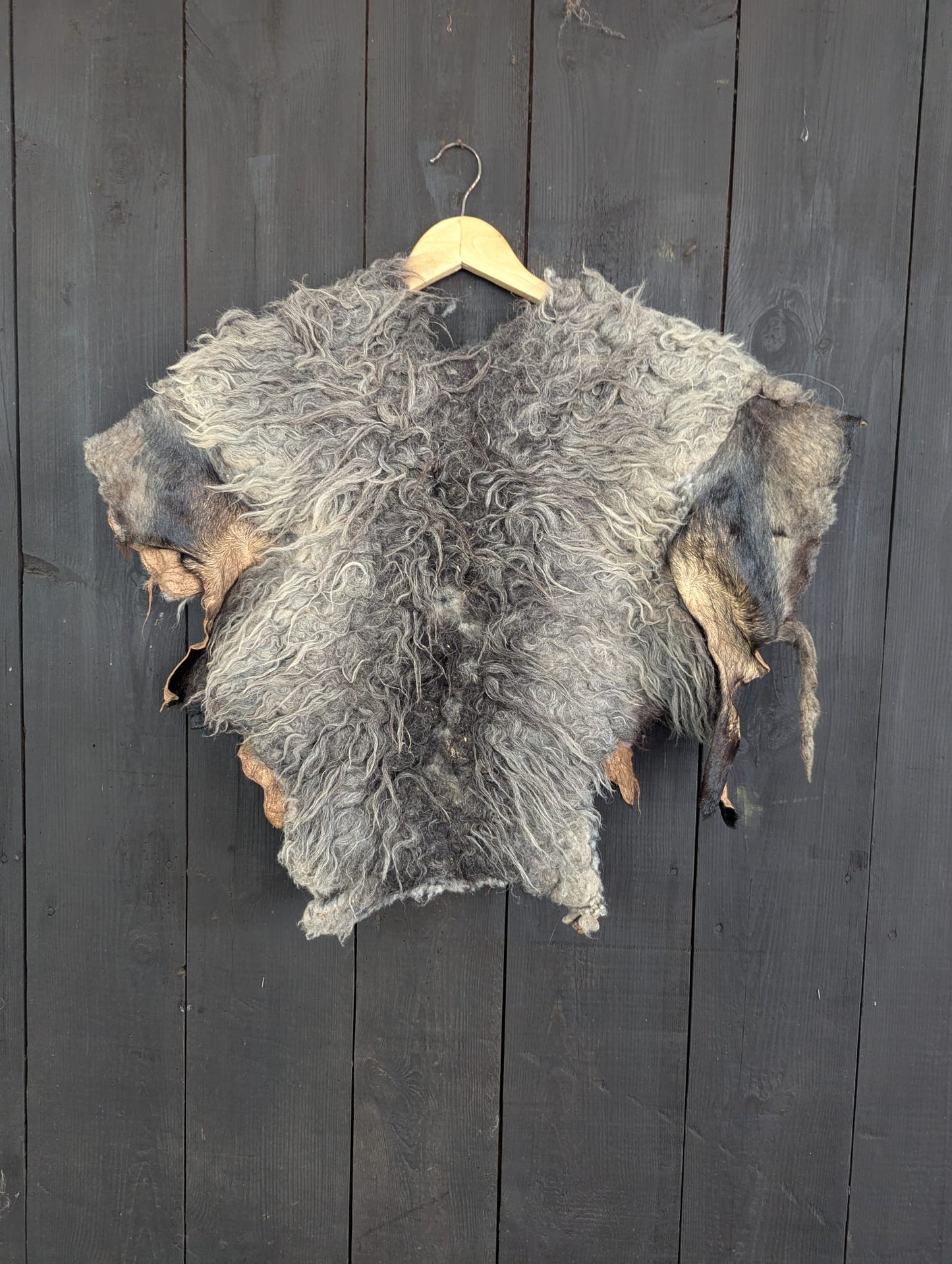 Viking Fur Cloak XL – Real Heidschnucke Sheepskin – Wikinger Fellumhang– Einzelstück 722