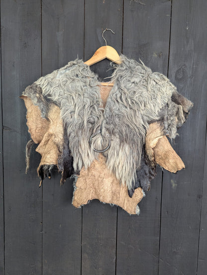 Viking Fur Cloak XL – Real Heidschnucke Sheepskin – Wikinger Fellumhang– Einzelstück 722
