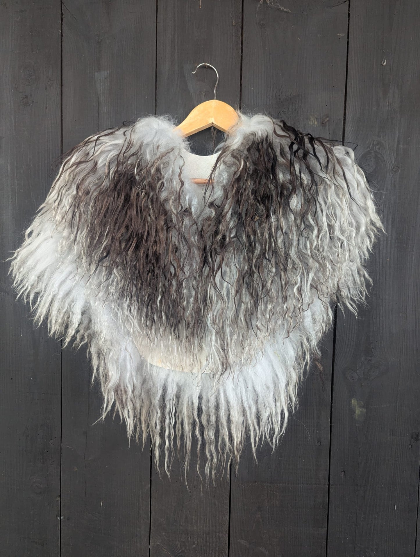 Viking Shoulder Fur  – Real Icelandic Sheepskin – Wikinger Schulterfell – Nordic Fell – Einzelstück 724