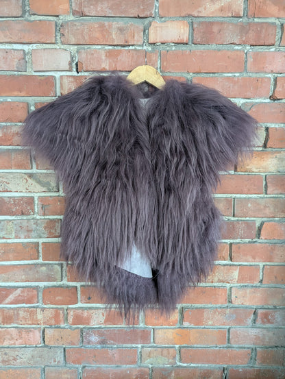 Viking Fur Cloak Aubergine – Real Icelandic Sheepskin – Wikinger Fellumhang –  Einzelstück 726