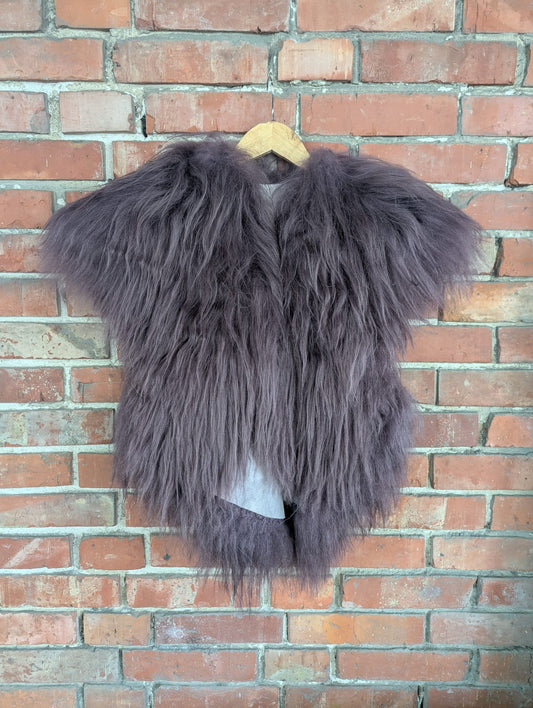 Viking Fur Cloak Aubergine – Real Icelandic Sheepskin – Wikinger Fellumhang –  Einzelstück 726