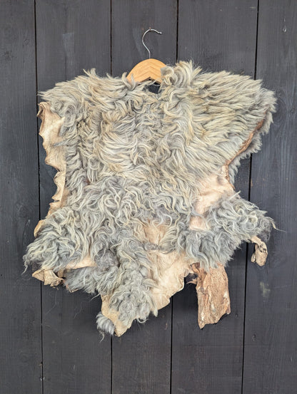 Viking Fur Cloak Grey – Real Heidschnucke Sheepskin – Wikinger Fellumhang – Einzelstück 727