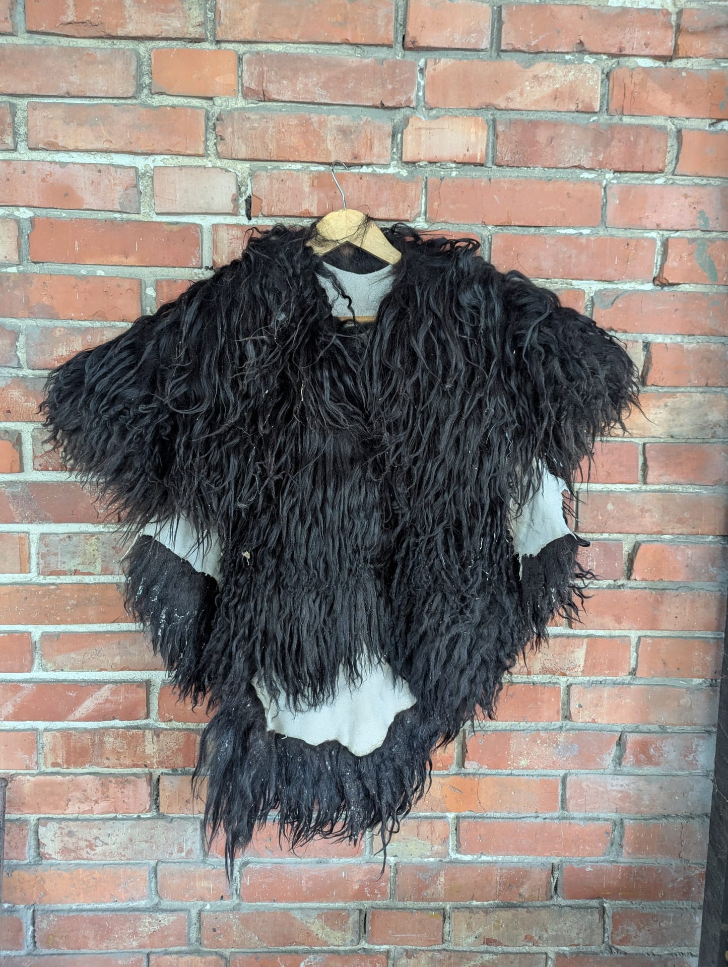 Viking Fur Cloak Black XXL – Real Scandinavian Sheepskin – Wikinger Fellumhang –  Einzelstück 728