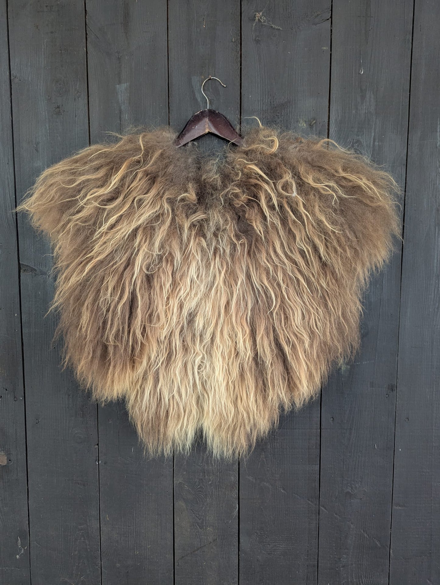 Viking Fur Cloak Brown Blonde XL – Real Icelandic Sheepskin – Wikinger Fellumhang – Einzelstück 729