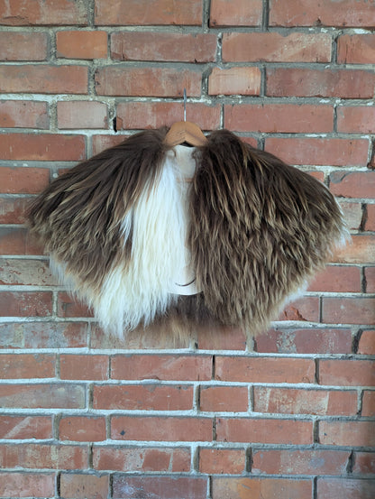 Viking Shoulder Fur Brown White – Real Icelandic Sheepskin – Mittelalter Fell – Einzelstück 735