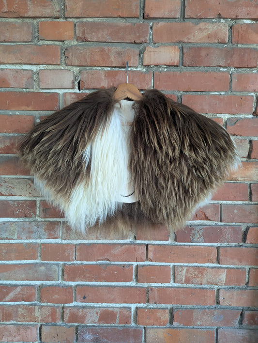Viking Shoulder Fur Brown White – Real Icelandic Sheepskin – Mittelalter Fell – Einzelstück 735