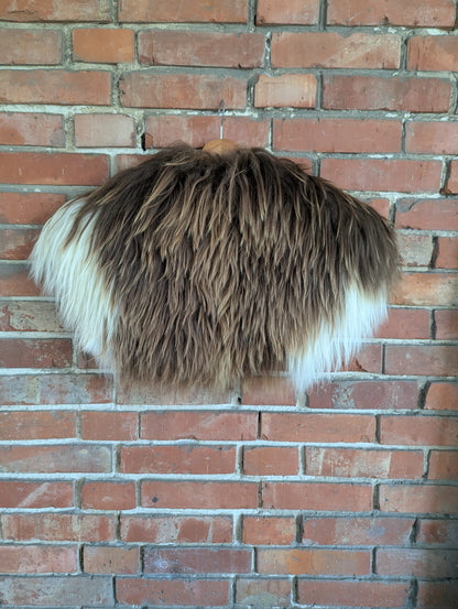 Viking Shoulder Fur Brown White – Real Icelandic Sheepskin – Mittelalter Fell – Einzelstück 735