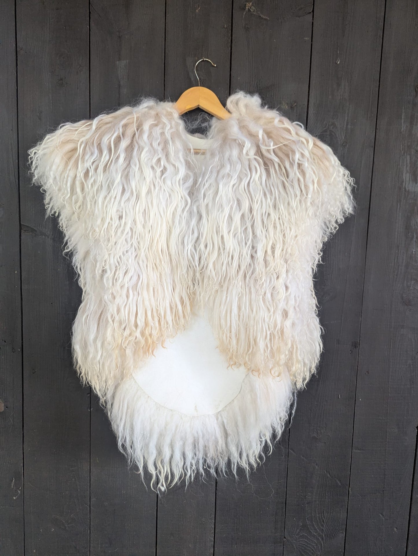 Viking Fur Cloak Blonde XL – Real Icelandic Sheepskin – Wikinger Fellumhang – Nordic Fur – Einzelstück 737