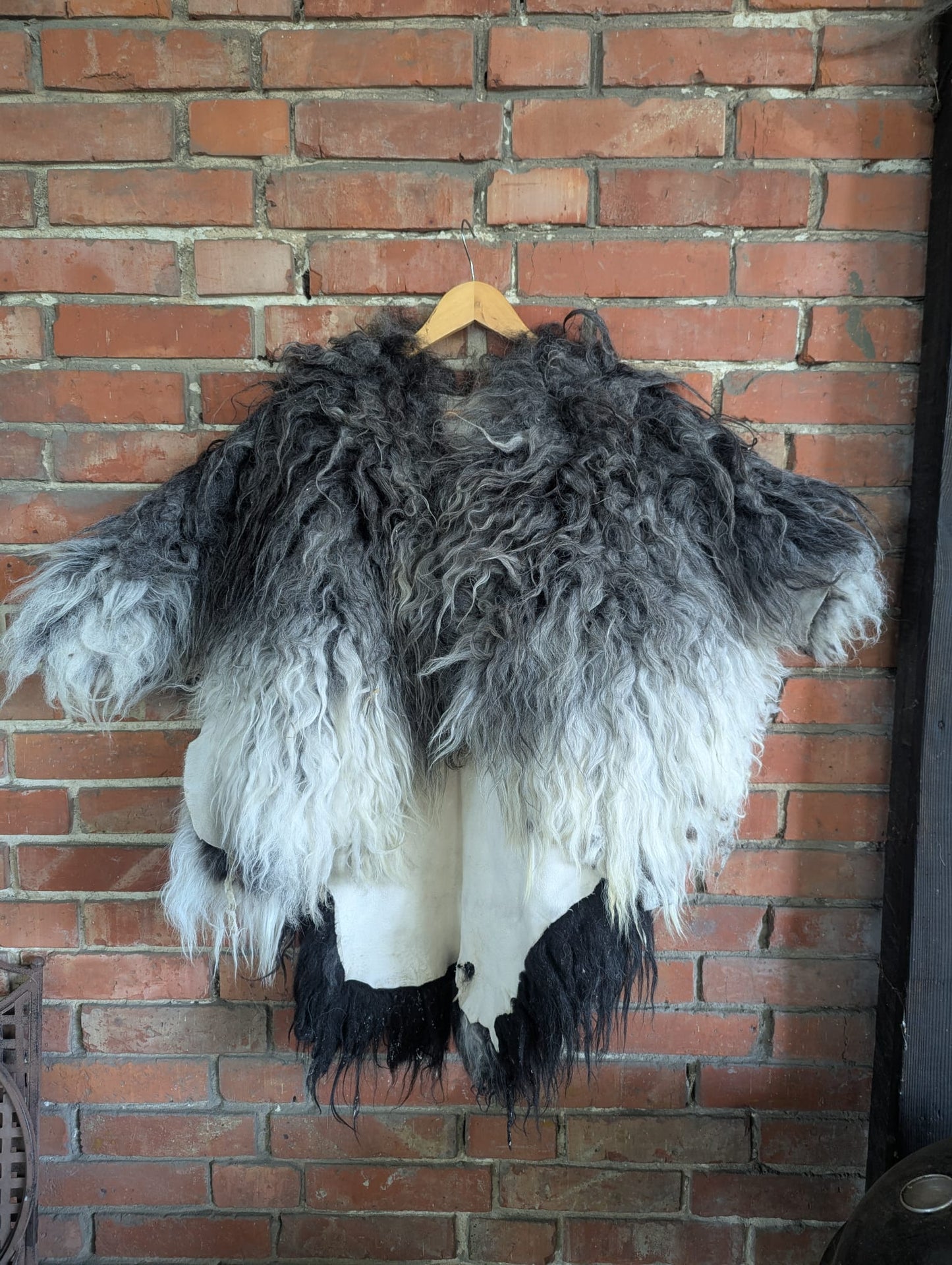 Viking Fur Cloak Grey White Mega XXL – Wikinger Fellumhang – Einzelstück 738