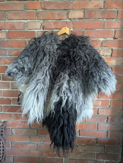 Viking Fur Cloak Grey White Mega XXL – Wikinger Fellumhang – Einzelstück 738